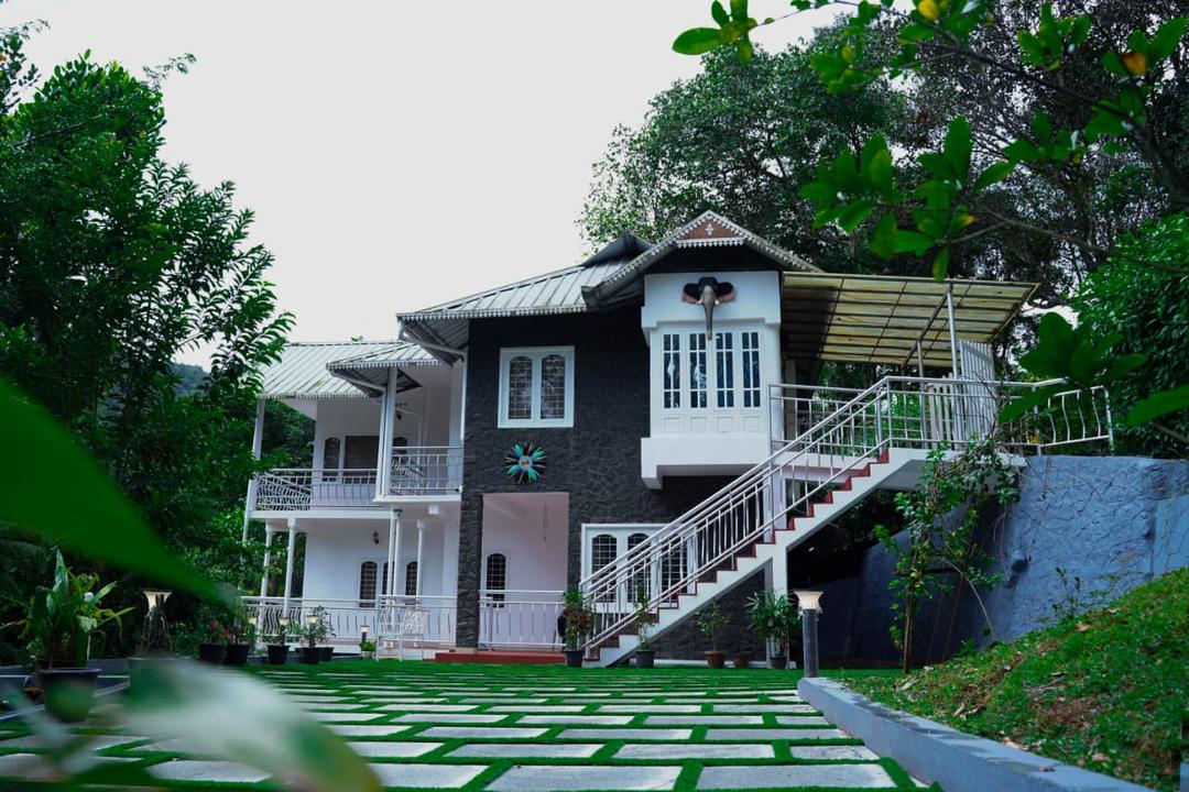Discover Serenity in Munnar's Heart